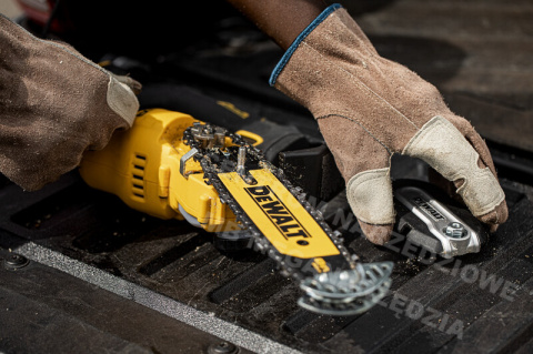 DEWALT Cordless Chainsaw 18V, 20cm Bar DEWALT Cordless Chainsaw 18V, 20cm Bar