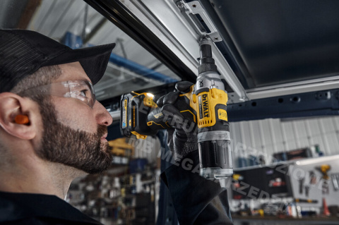 DEWALT Nitownica akumulatorowa 18V 20KN 2x Akumulator 1,7Ah Ładowarka DEWALT Nitownica akumulatorowa 18V 20KN 2x Akumulator 1,7Ah Ładowarka