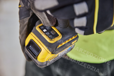 DEWALT Zakrętarka udarowa 18V XR 282Nm akumulatorowa (bez akumulatora i ładowarki) DEWALT Zakrętarka udarowa 18V XR 282Nm akumulatorowa (bez akumulatora i ładowarki)