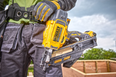DEWALT Cordless Nailer 18V DCN930N 33° 64-90mm DEWALT Cordless Nailer 18V DCN930N 33° 64-90mm