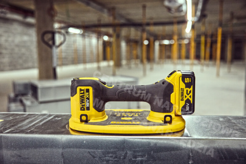 DEWALT Podnośnik próżniowy Grabo 18V akumulatorowy DCE590N body DEWALT Podnośnik próżniowy Grabo 18V akumulatorowy DCE590N body