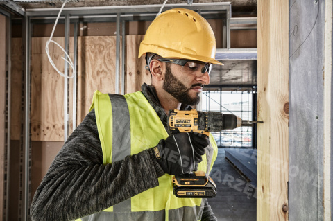 DEWALT 18V Combo Set (Drill Driver DCD778 + Screwdriver DCF787) 2x Battery 2.0Ah + TSTAK II Case DEWALT 18V Combo Set (Drill Driver DCD778 + Screwdriver DCF787) 2x Battery 2.0Ah + TSTAK II Case