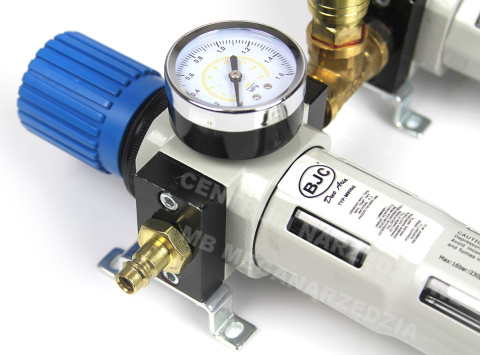 ODWADNIACZ Z REGULATOREM + NAOLEJACZ 1/2" ODWADNIACZ Z REGULATOREM + NAOLEJACZ 1/2"