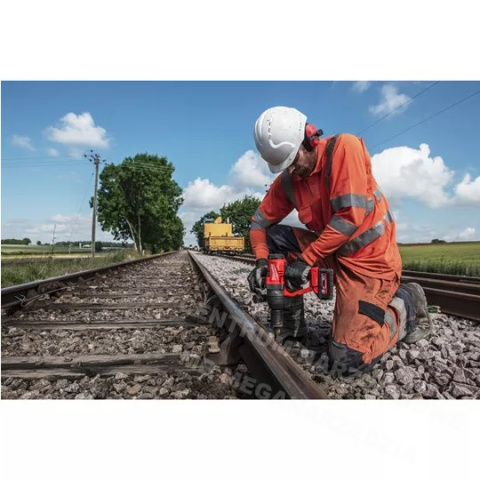 KLUCZ UDAROWY 1' 18V 2400 Nm MILWAUKEE 2x 8,0Ah KLUCZ UDAROWY 1' 18V 2400 Nm MILWAUKEE 2x 8,0Ah