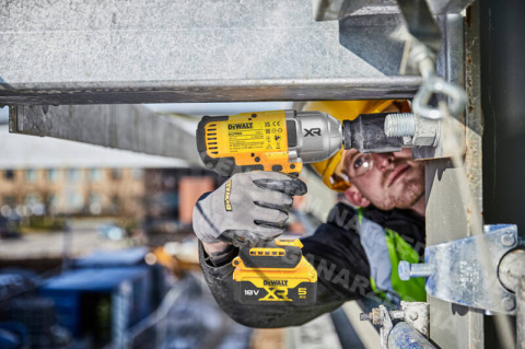 DEWALT Impact wrench 1/2" 18V 1355Nm 2x5.0Ah TSTAK DCF900P2T DEWALT Impact wrench 1/2" 18V 1355Nm 2x5.0Ah TSTAK DCF900P2T