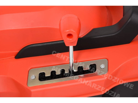 Kosiaraka elektryczna YATO 1800 W 38 cm Kosiaraka elektryczna YATO 1800 W 38 cm