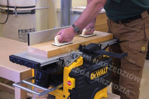 DEWALT Strugarko-grubościówka 2100W D27300 DEWALT Strugarko-grubościówka 2100W D27300