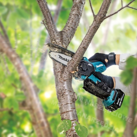 Pilarka łańcuchowa piła DUC150SF01 18V 1x3,0Ah Makita Pilarka łańcuchowa piła DUC150SF01 18V 1x3,0Ah Makita